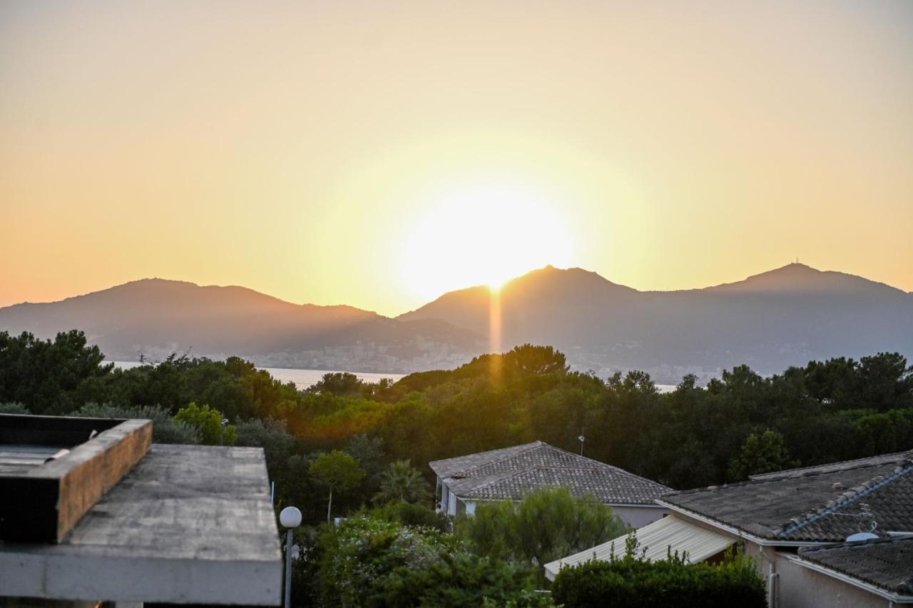 Appartamento Porticcio Vacations - Terrasse, Piscine, Jacuzzi, Clim - By Tgb Esterno foto